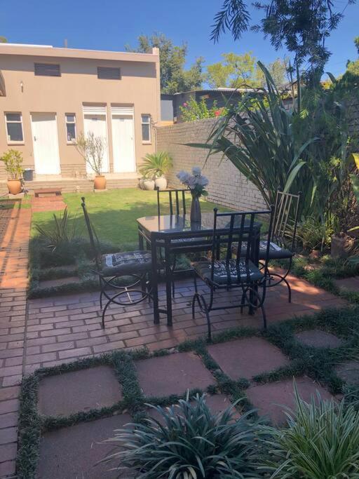 Red Cascade - Luxury 4 Bedrooms -Solar And Aircons Hartbeespoort Exterior photo