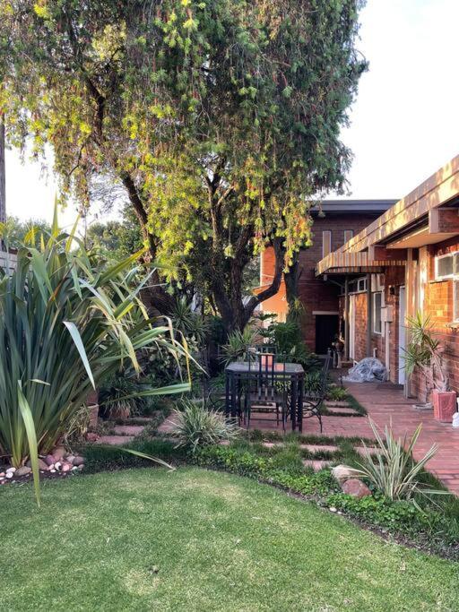 Red Cascade - Luxury 4 Bedrooms -Solar And Aircons Hartbeespoort Exterior photo