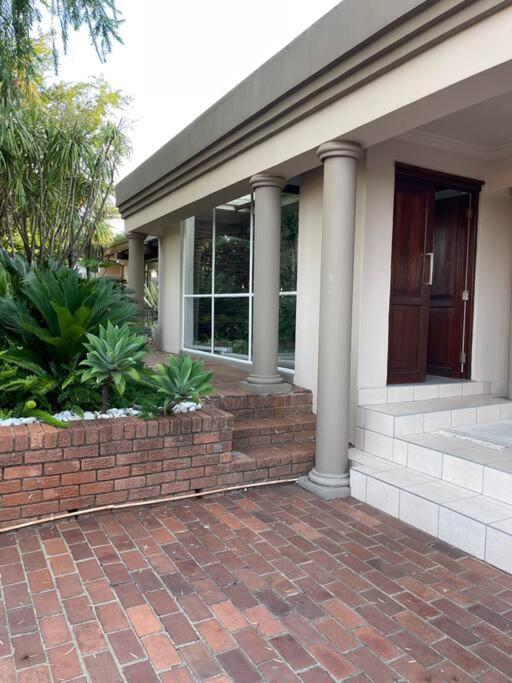 Red Cascade - Luxury 4 Bedrooms -Solar And Aircons Hartbeespoort Exterior photo