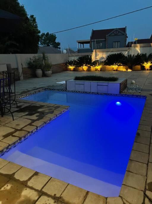 Red Cascade - Luxury 4 Bedrooms -Solar And Aircons Hartbeespoort Exterior photo