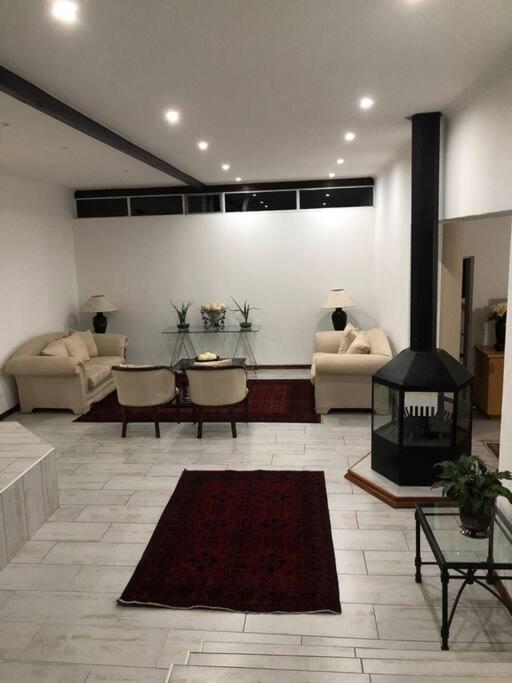 Red Cascade - Luxury 4 Bedrooms -Solar And Aircons Hartbeespoort Exterior photo