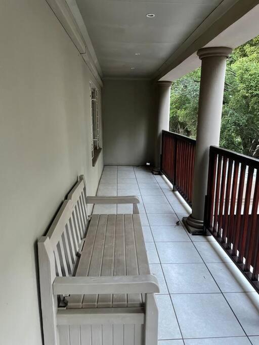 Red Cascade - Luxury 4 Bedrooms -Solar And Aircons Hartbeespoort Exterior photo