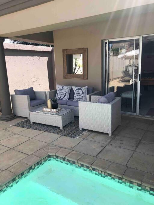 Red Cascade - Luxury 4 Bedrooms -Solar And Aircons Hartbeespoort Exterior photo