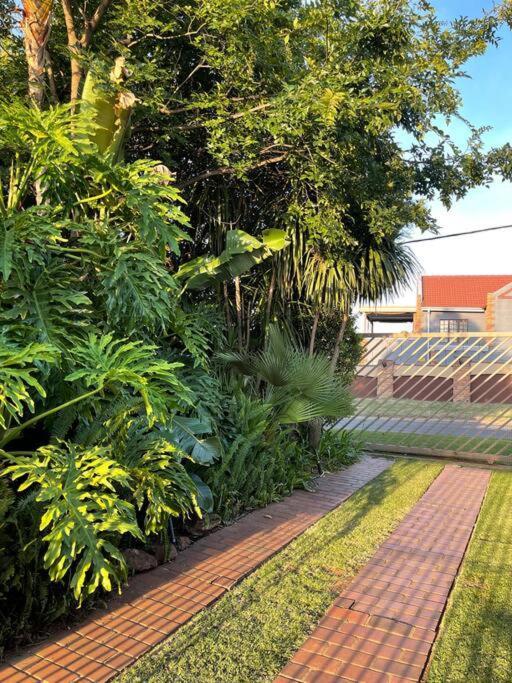 Red Cascade - Luxury 4 Bedrooms -Solar And Aircons Hartbeespoort Exterior photo